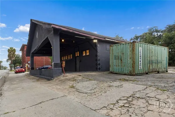 2210 Ogeechee RD, Savannah, GA 31415