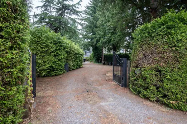 12921 56 AVE, Surrey, BC V3W 2P4