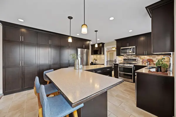 15866 91 AVE, Surrey, BC V4N 2X4