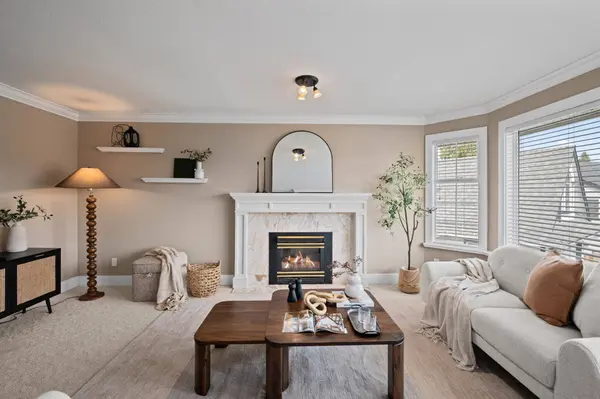 15866 91 AVE, Surrey, BC V4N 2X4