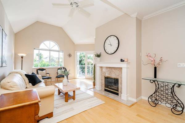 25 Richmond ST #201, New Westminster, BC V3L 5P9