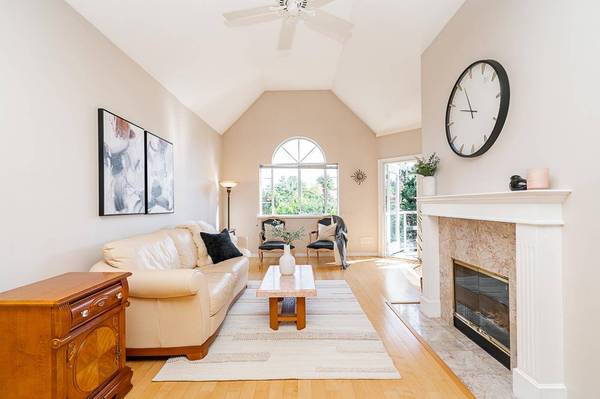 25 Richmond ST #201, New Westminster, BC V3L 5P9