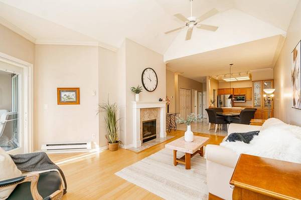 25 Richmond ST #201, New Westminster, BC V3L 5P9