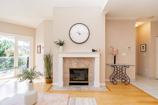 25 Richmond ST #201, New Westminster, BC V3L 5P9