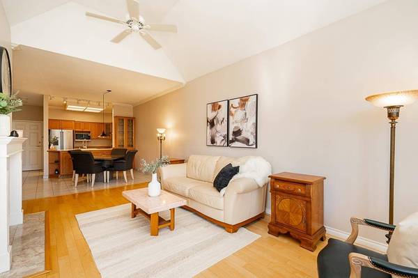 25 Richmond ST #201, New Westminster, BC V3L 5P9