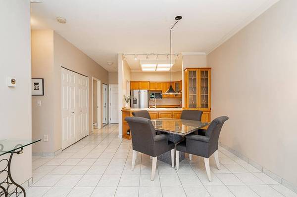 25 Richmond ST #201, New Westminster, BC V3L 5P9