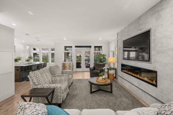 15441 Buena Vista AVE, White Rock, BC V4B 1Y9