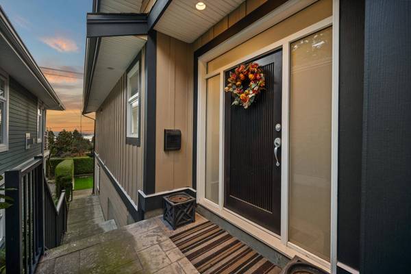 15441 Buena Vista AVE, White Rock, BC V4B 1Y9