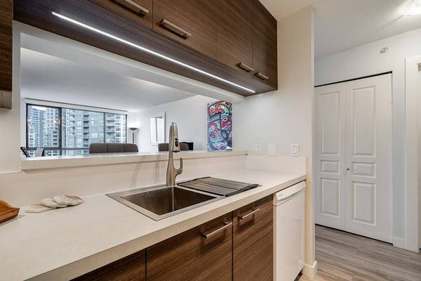 5288 Melbourne ST #1710, Vancouver, BC V5R 6E6