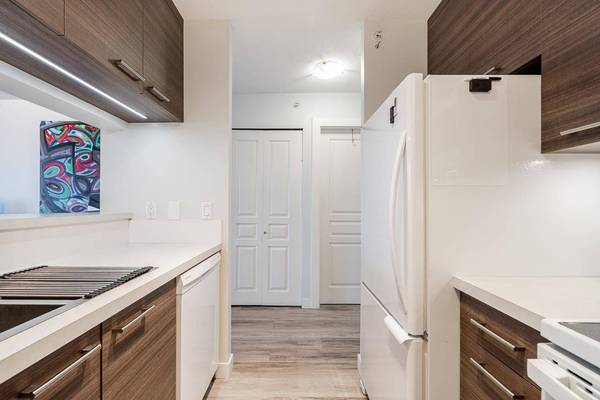 5288 Melbourne ST #1710, Vancouver, BC V5R 6E6