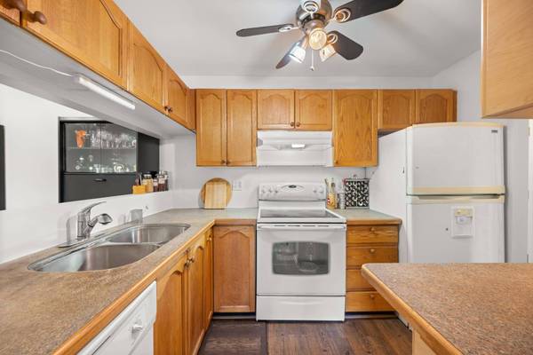 1171 Pipeline RD #207, Coquitlam, BC V3B 4R9