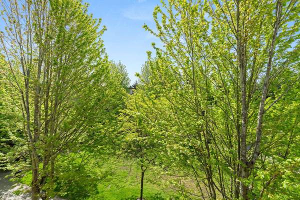 15988 26 AVE #406, Surrey, BC V3Z 5K3