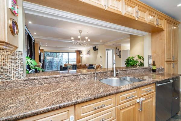 1233 Beach AVE #304, Vancouver, BC V6E 1V4