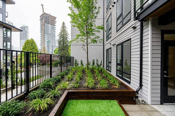 615 Cottonwood AVE #202, Coquitlam, BC V3J 2S5