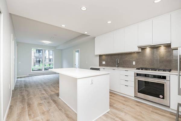 615 Cottonwood AVE #202, Coquitlam, BC V3J 2S5