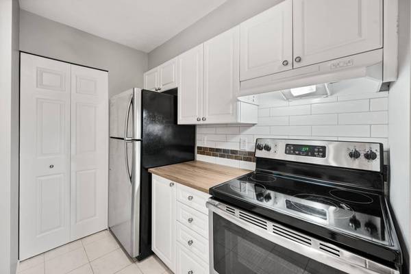 295 Schoolhouse ST #112, Coquitlam, BC V3K 6X5