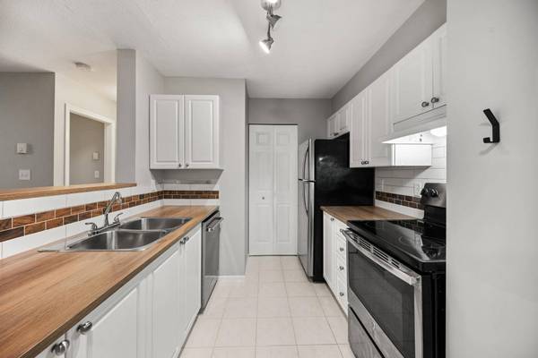 295 Schoolhouse ST #112, Coquitlam, BC V3K 6X5