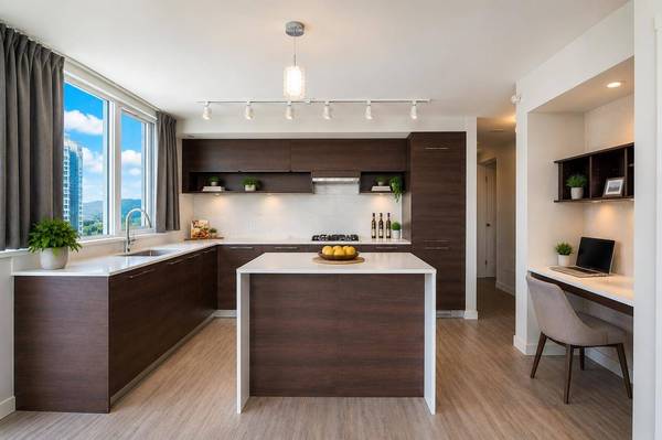 570 Emerson ST #2002, Coquitlam, BC V3J 0G3