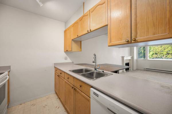 20350 54 AVE #110, Langley, BC V3A 8J4