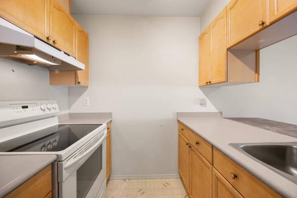 20350 54 AVE #110, Langley, BC V3A 8J4