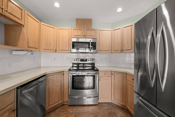 13888 70 AVE #235, Surrey, BC V3W 0R8