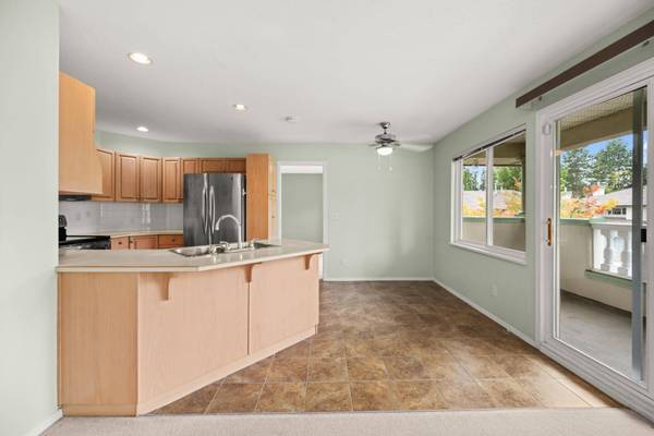 13888 70 AVE #235, Surrey, BC V3W 0R8