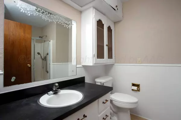 1103 CREEKMERE DR, Canyon, TX 79015