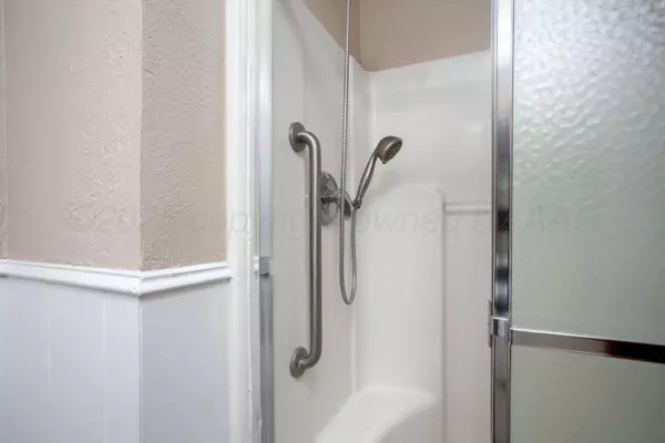 1103 CREEKMERE DR, Canyon, TX 79015