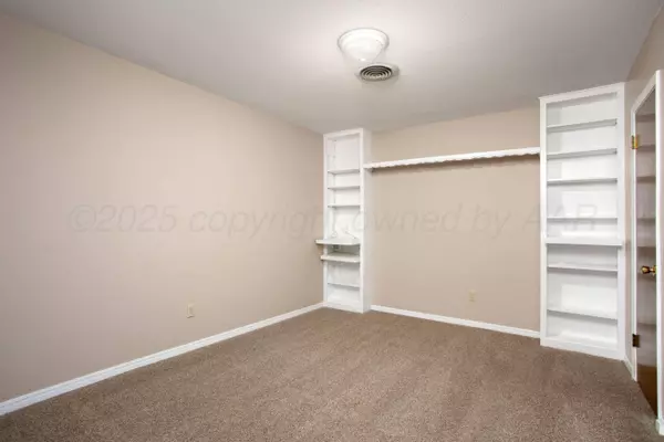 1103 CREEKMERE DR, Canyon, TX 79015