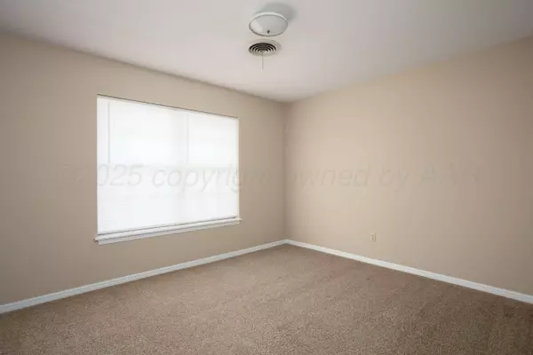 1103 CREEKMERE DR, Canyon, TX 79015