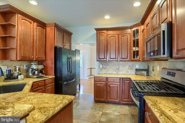 708 WRIGLEY LN, Harrisburg, PA 17112