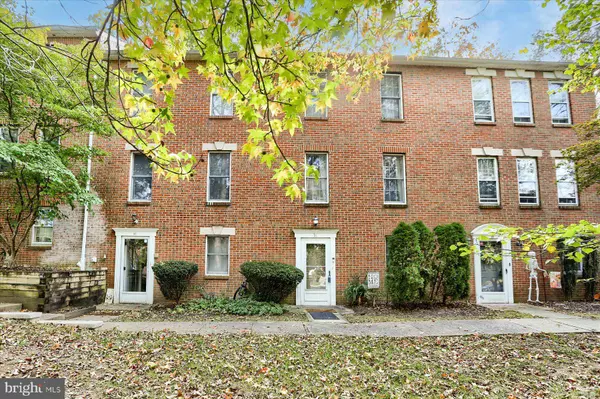 31 FAIRFAX VLG S, Harrisburg, PA 17112