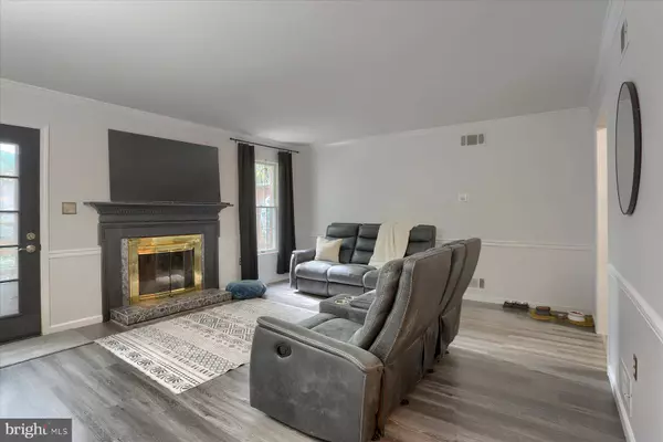 31 FAIRFAX VLG S, Harrisburg, PA 17112