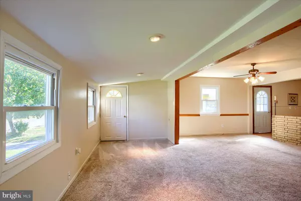 6123 NASSAU RD, Harrisburg, PA 17112