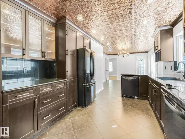 436 OLSEN CL NW, Edmonton, AB T6R 1L1