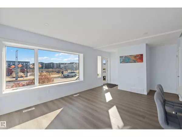 2740 BLATCHFORD RD NW, Edmonton, AB T6G0P3