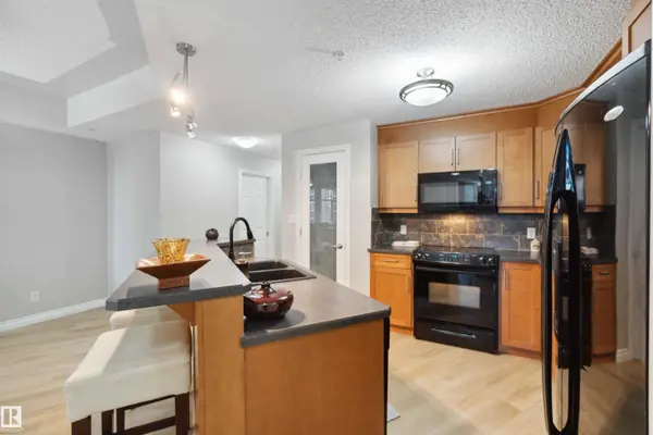 #402 9020 JASPER AV NW, Edmonton, AB T5H 3S8