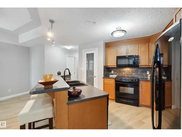 #402 9020 JASPER AV NW, Edmonton, AB T5H3S8