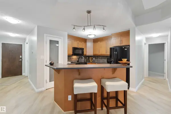 #402 9020 JASPER AV NW, Edmonton, AB T5H 3S8