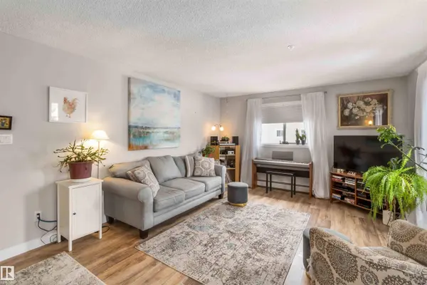 #329 17447 98A AV NW, Edmonton, AB T5T 6M4