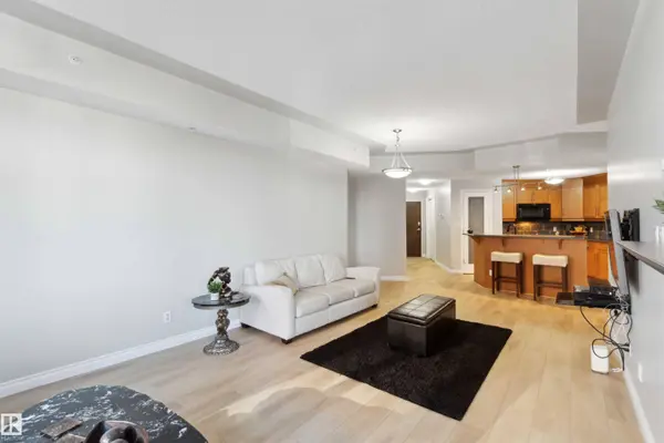 9020 JASPER AV NW, Edmonton, AB T5H 3S8