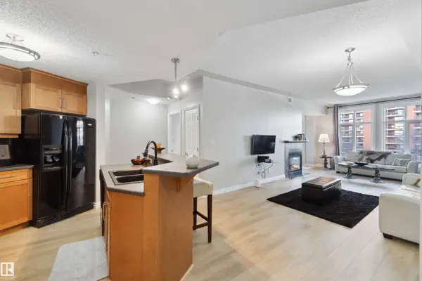 9020 JASPER AV NW, Edmonton, AB T5H 3S8