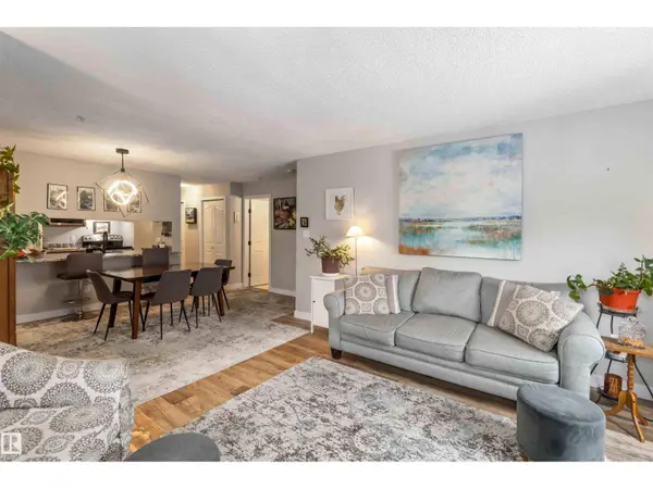 17447 98A AV NW, Edmonton, AB T5T6M4