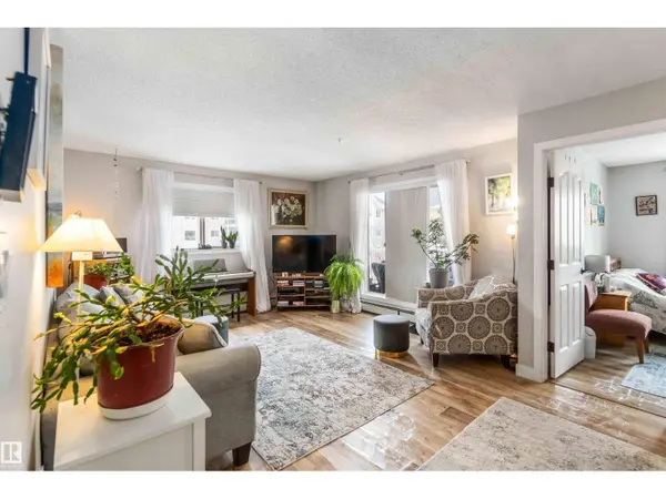 17447 98A AV NW, Edmonton, AB T5T6M4
