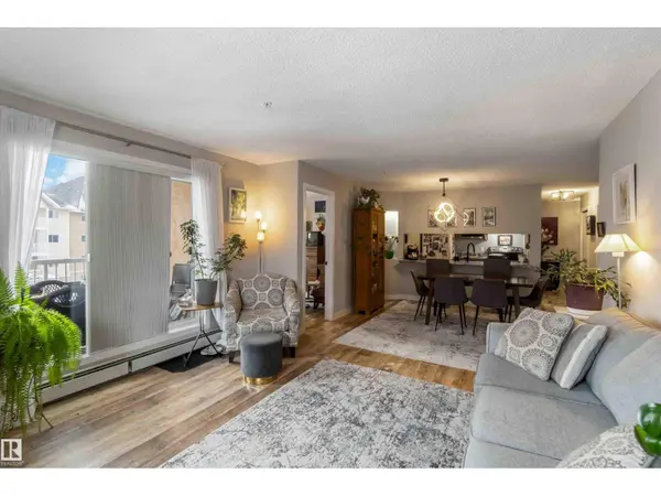 17447 98A AV NW, Edmonton, AB T5T6M4