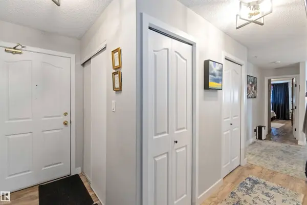17447 98A AV NW, Edmonton, AB T5T 6M4