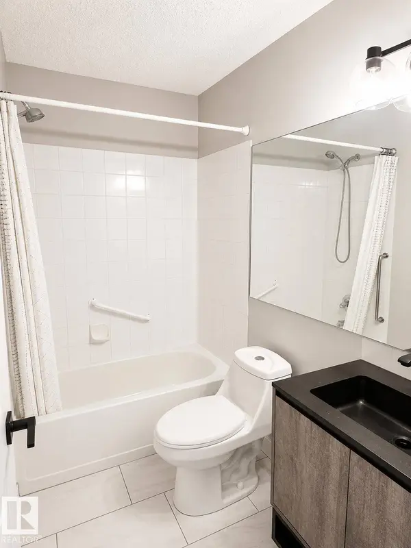 17447 98A AV NW, Edmonton, AB T5T 6M4