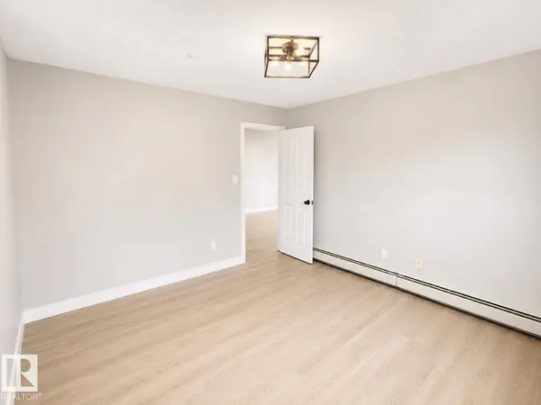 17447 98A AV NW, Edmonton, AB T5T 6M4