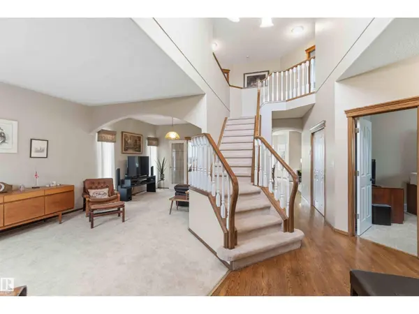 1080 WEDGEWOOD BV NW, Edmonton, AB T6M2L6