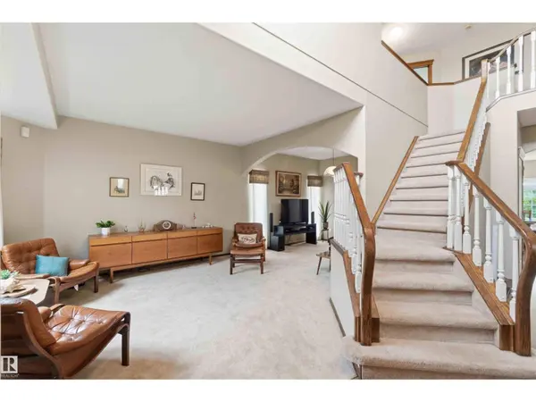 1080 WEDGEWOOD BV NW, Edmonton, AB T6M2L6